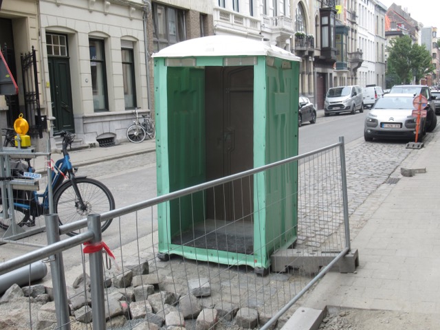 De WC is verstopt