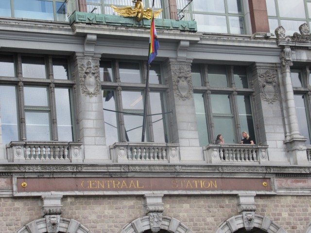 CentrAAl bAlkon