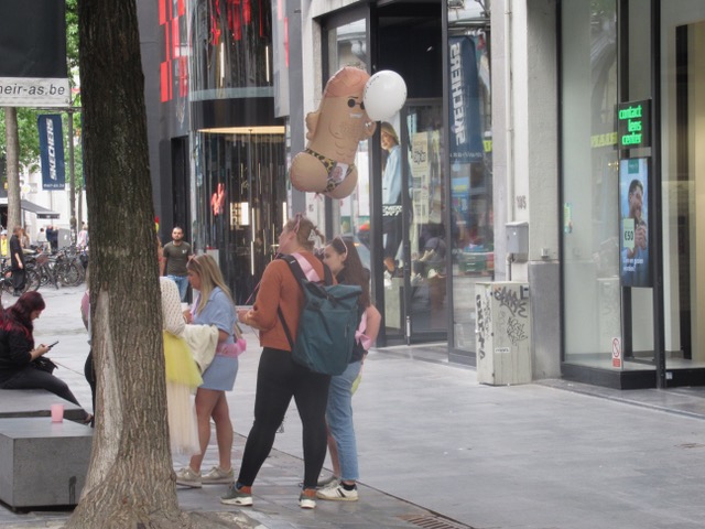 Size mAtters, ook bij bAlonnen