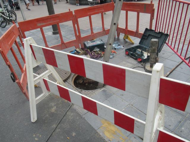 IemAnd zit in de put...