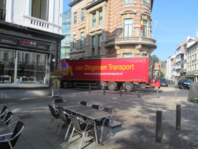 VAn mensen en Dingenen die voorbij (proberen te) gAAn.