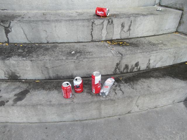 Vier drinkt bier. En ééntje wAter.