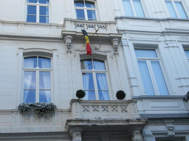 Tricolore en twee bollen. En nog geen regering, mAAr soit.