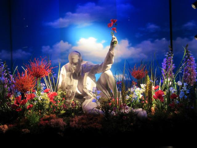 Intussen bij Vuitton.