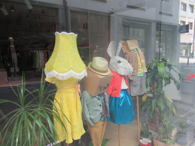 Intussen in de kledingzAAk..