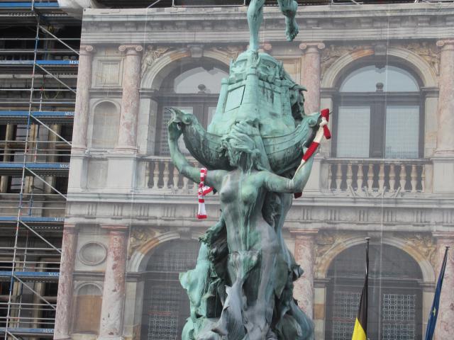 Een versierde vrouw in A.