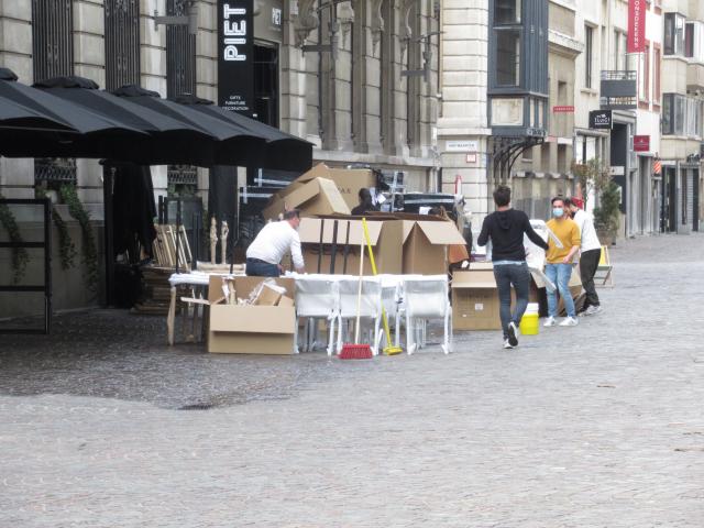 MAAi in mei niet je grAs, mAAr zet een terrAs !