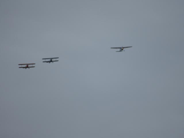 Twee tweedekkers en een eendekker.